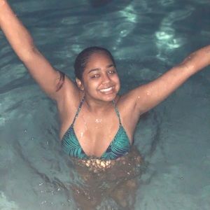 Meet your Posher, Denise